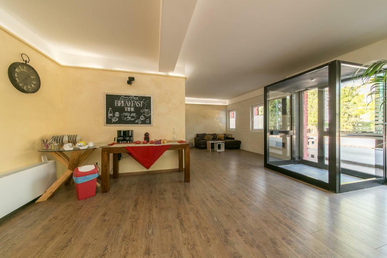Red Lion Guest House Местре Екстериор снимка
