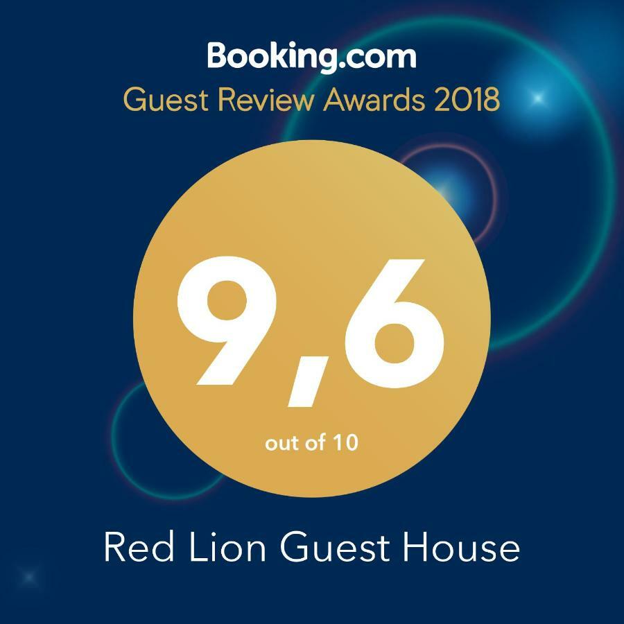 Red Lion Guest House Местре Екстериор снимка