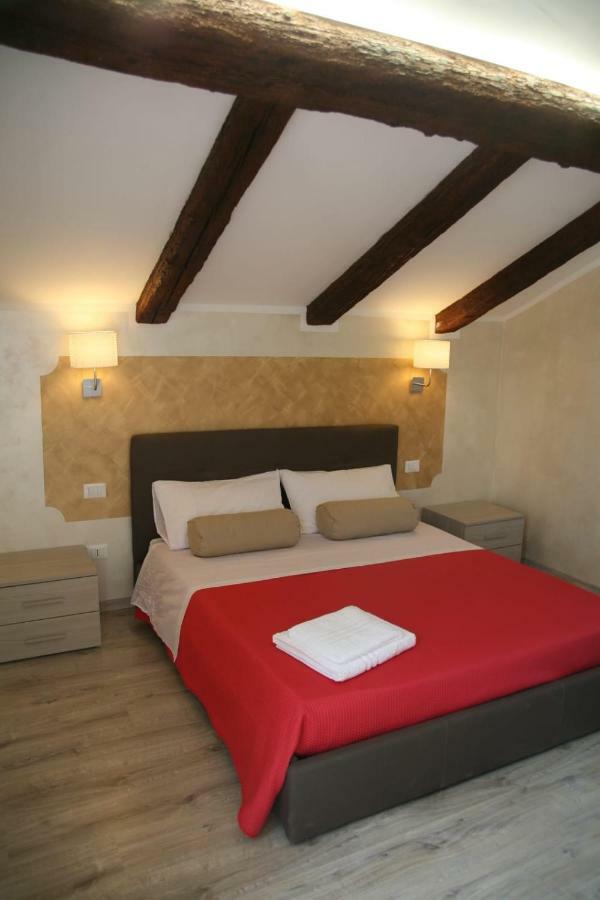 Red Lion Guest House Местре Екстериор снимка